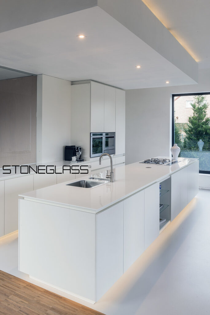 Ceyssens 01/2016
Woning Cornelissen Gellik
Keukenbladen Stoneglas